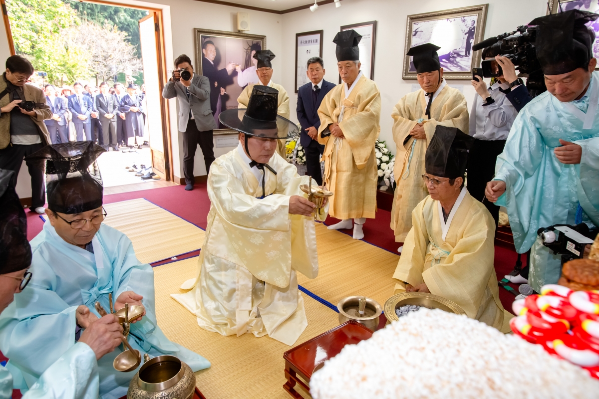 20231026-013[_P7U6041-박정희대통령 서거 44주기 추모제 및 추도식.jpg