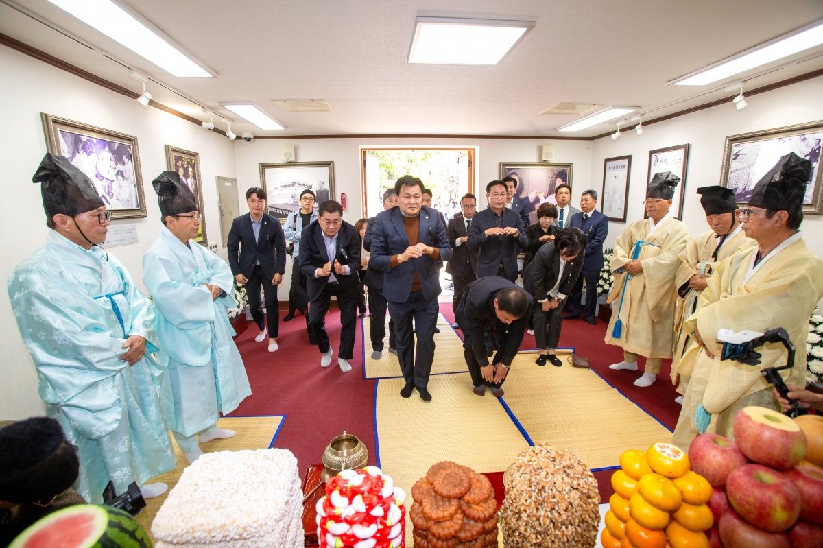 20231026-027[_P7U6090-박정희대통령 서거 44주기 추모제 및 추도식.jpg