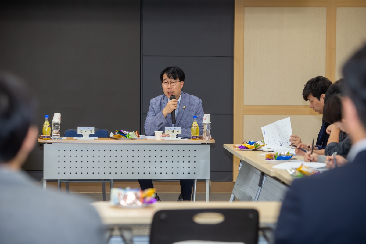 20231020-033[_P7U4748-의원연구단체 자치법규연구회 강평회.jpg