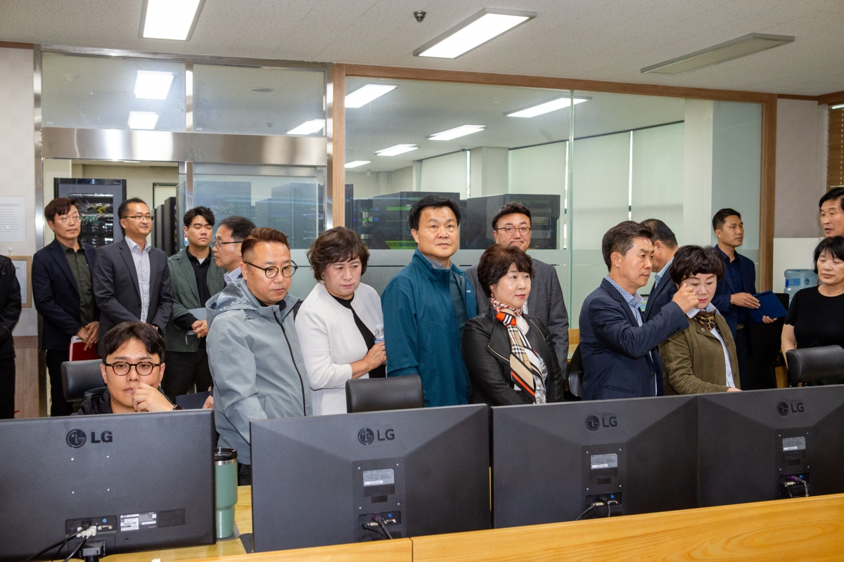 20231023-065[_P7U5449-제271회 임시회 산업건설위원회 울산광역시 교통관리센터 비교건학.jpg