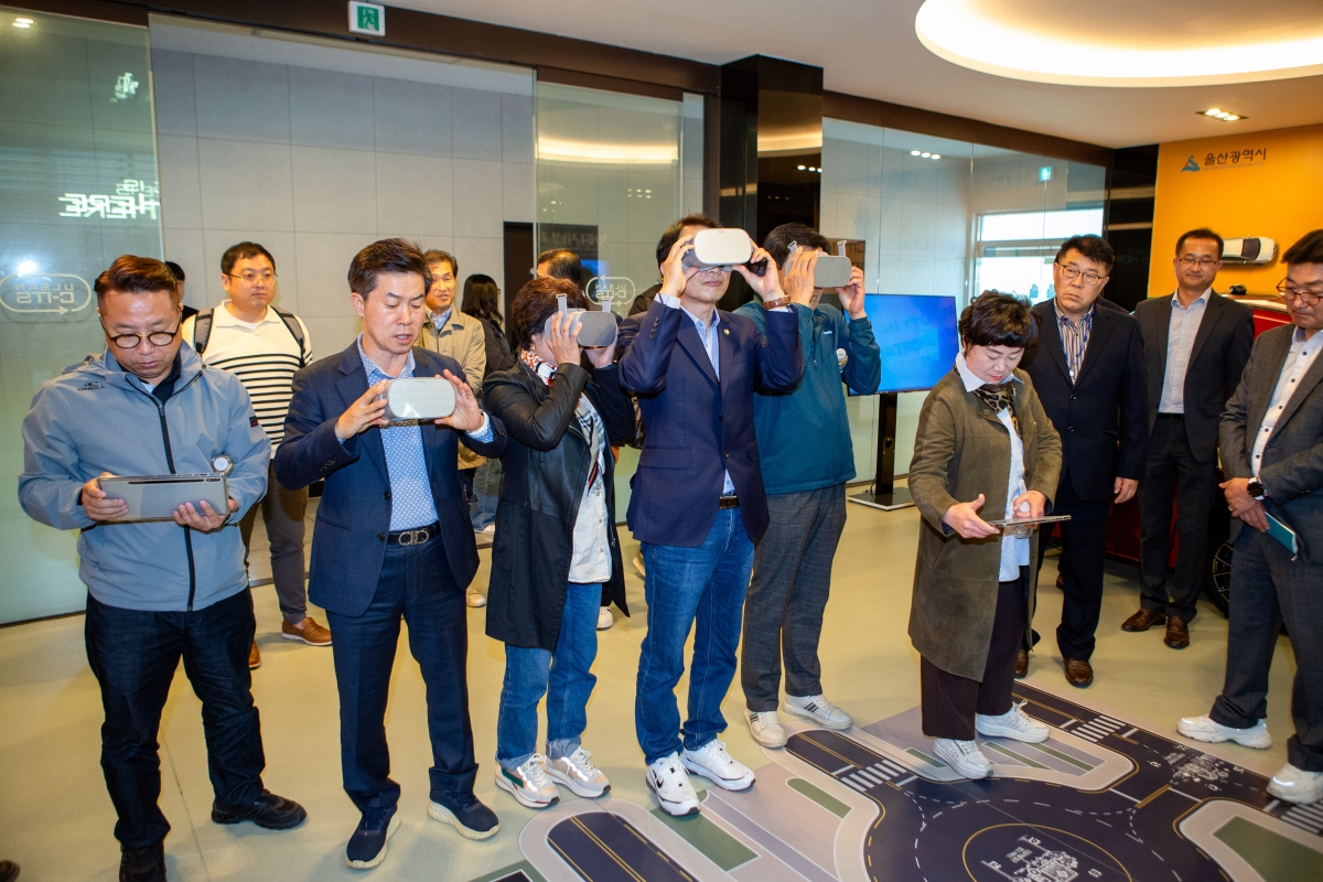 20231023-081[_P7U5493-제271회 임시회 산업건설위원회 울산광역시 교통관리센터 비교건학.jpg