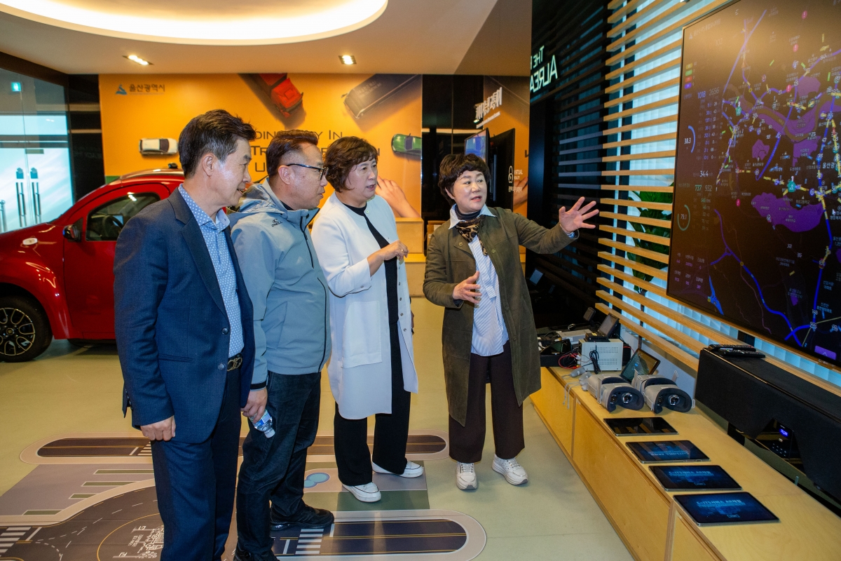 20231023-086[_P7U5506-제271회 임시회 산업건설위원회 울산광역시 교통관리센터 비교건학.jpg