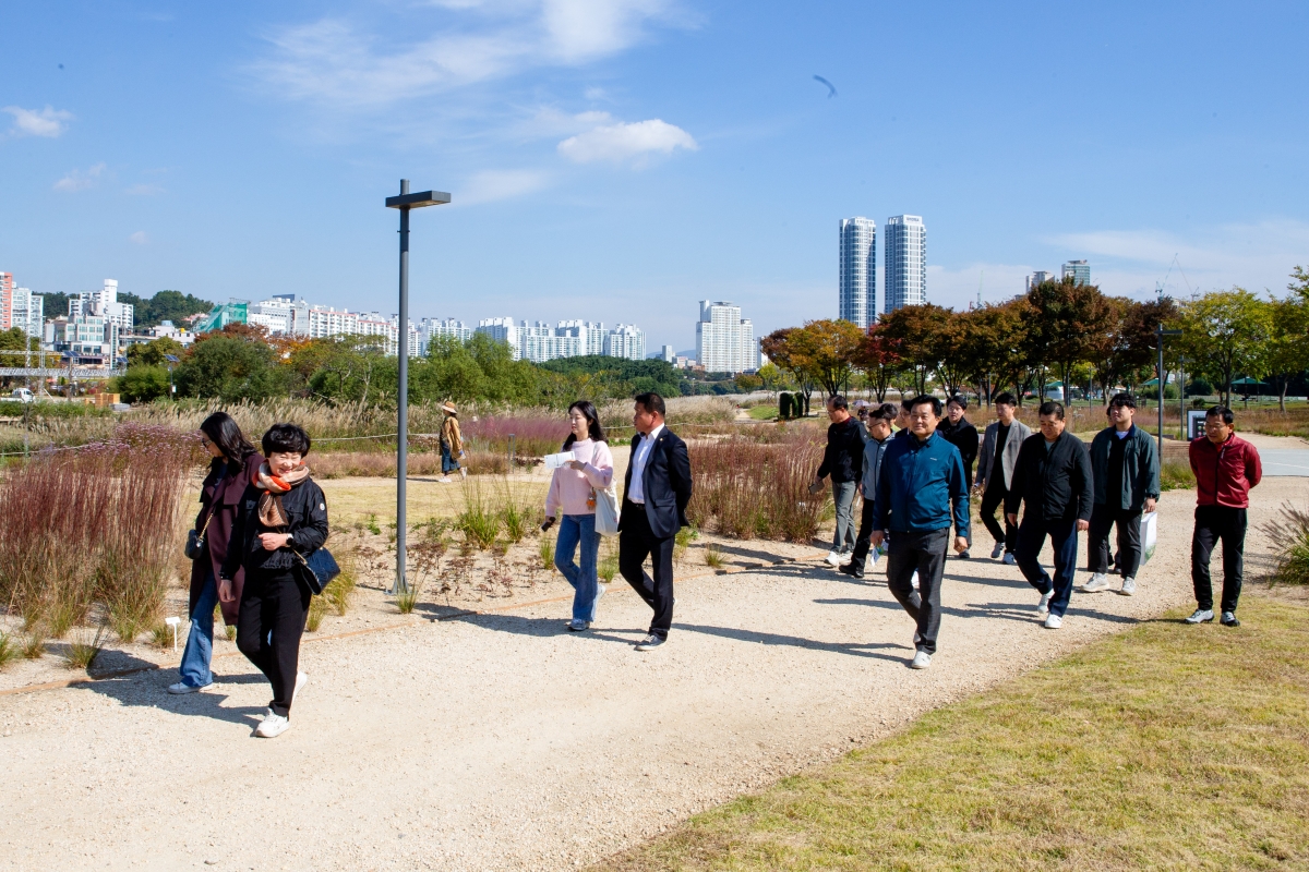 20231024-016[_P7U5708-제271회 임시회 산업건설위원회 울산광역시 태화강 국가정원 비교건학.jpg