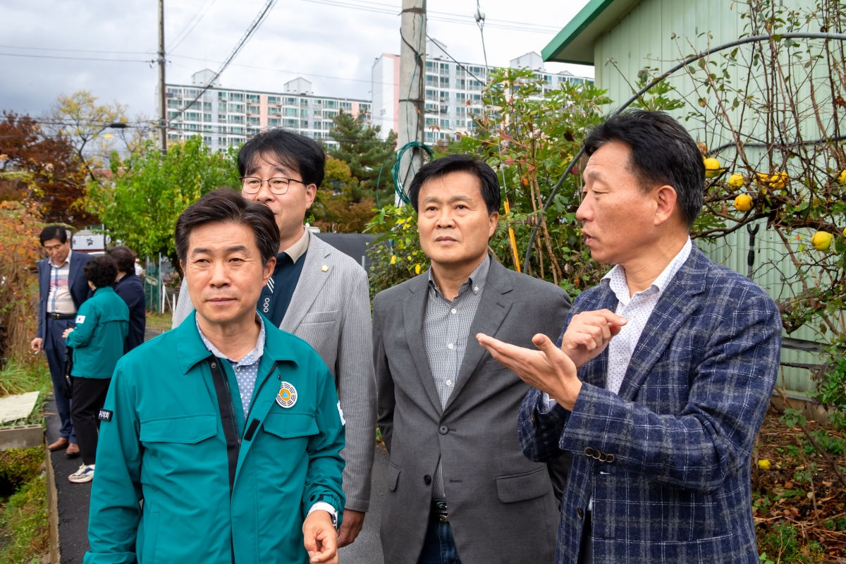 20231106-012[_P7U7919-신공항이전지원특별위원회 소음실사를 위한 대구광역시 동구 아라어린이공원 부근 현장 방문.jpg