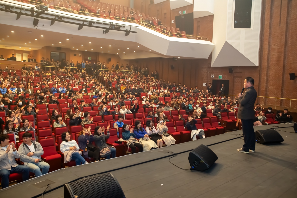 20231109-070[_P7U8237-2023 구미시 직원 화합 힐링콘서트.jpg