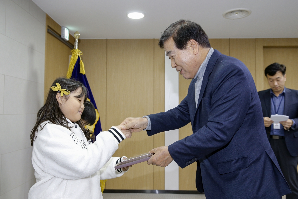 20231115-005[_P7U8954 복사-의정유공자표창 수여식.jpg