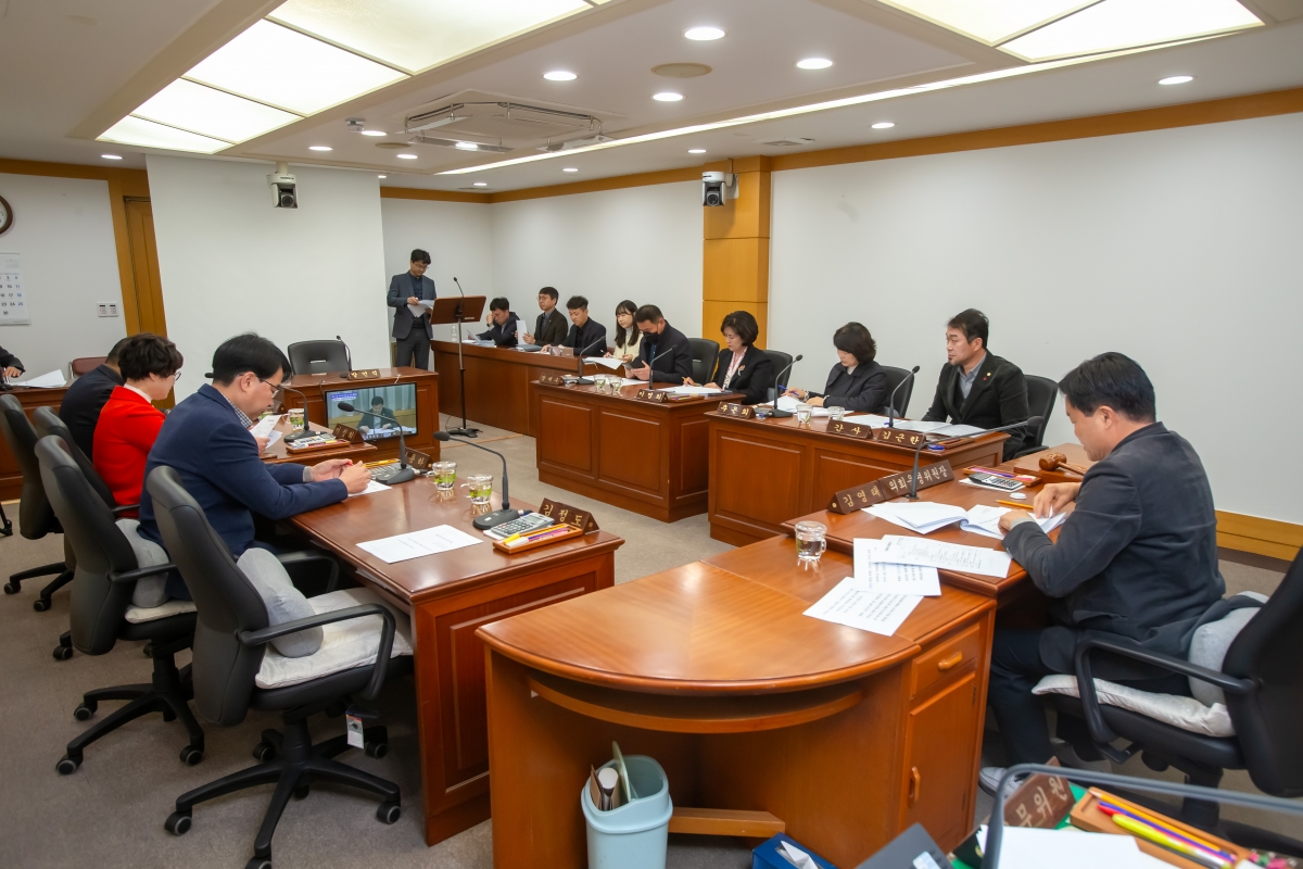 20231120-005[_P7U9477-폐회중 의회운영위원회 활동.jpg