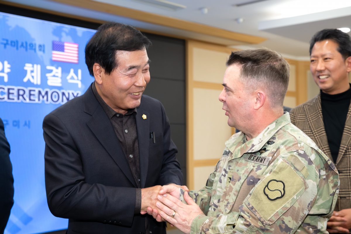 20231120-034[_P7U9646-구미시 주한미군 498전투지원부대 구미시의회 상호교류 협약 체결식.jpg