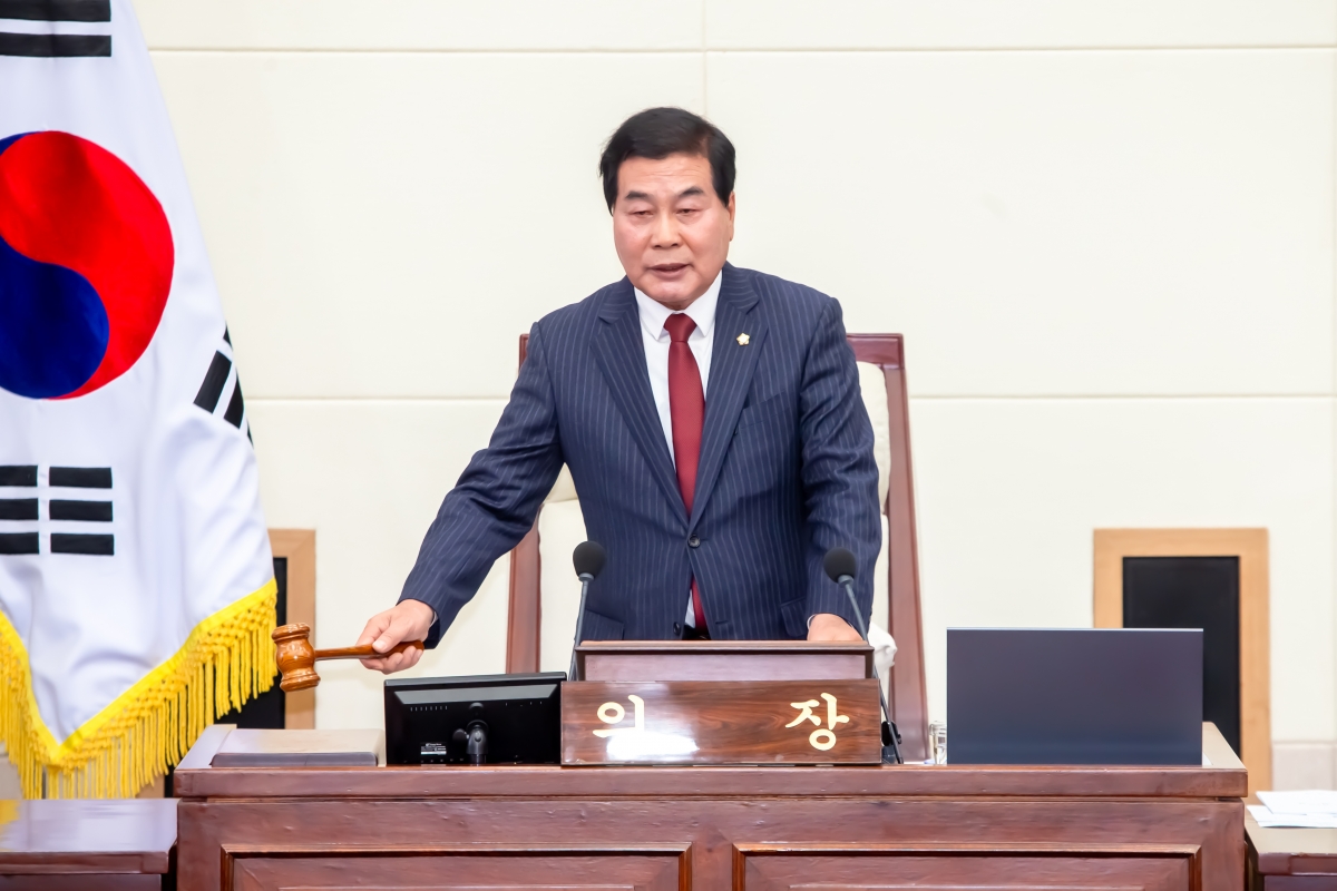 20231127-012[_P7U0668-제272회 제2차 정례회 제1차 본회의시 안주찬 의장 회의주재.jpg