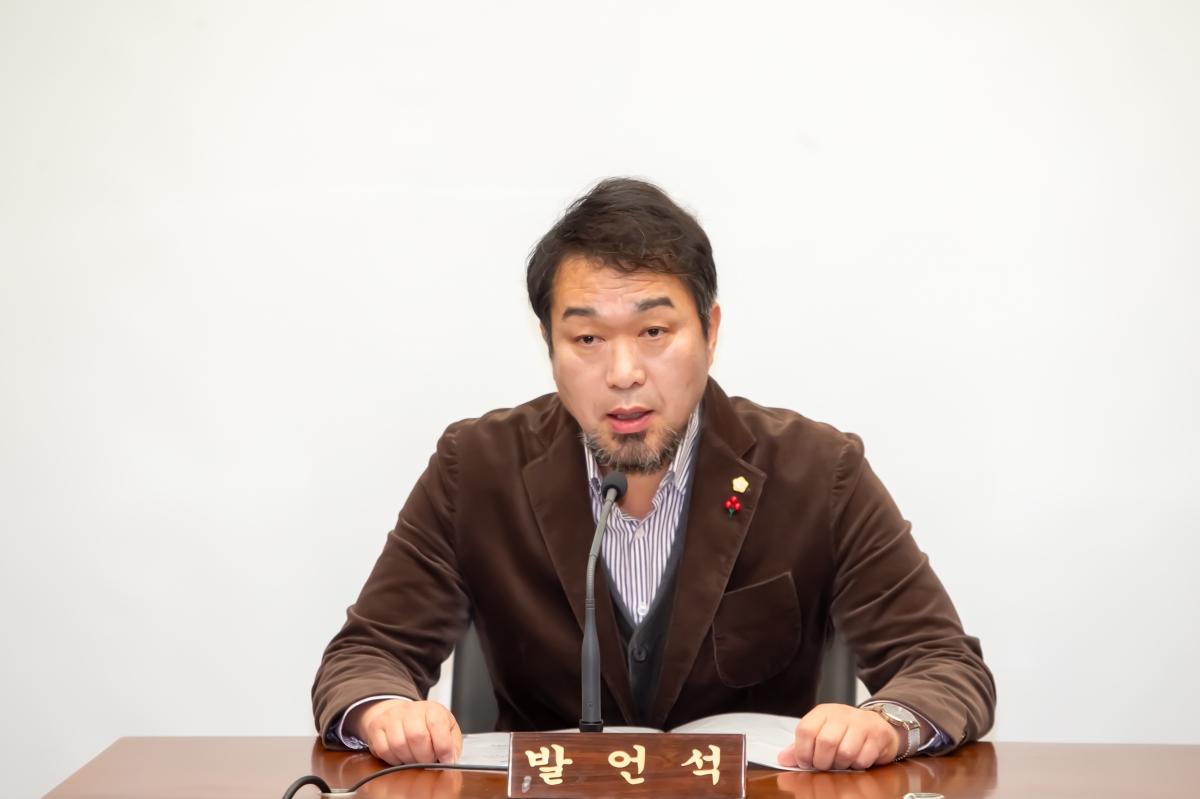 20231128-002[_P7U0721-제272회 제2차 정례회시 의회운영위원회 조례안 심사활동.jpg