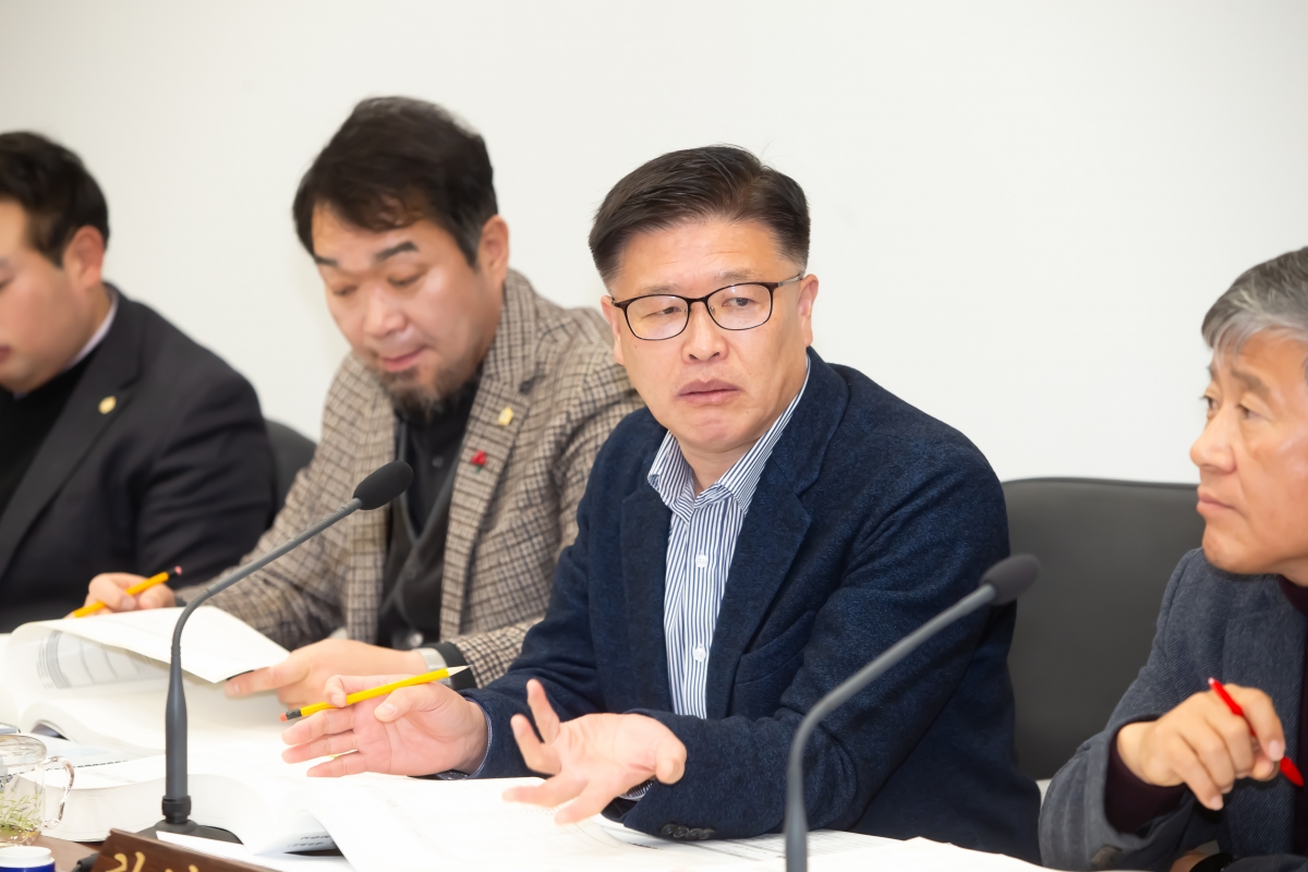 20231130-006[_P7U1428-제272회 제2차 정례회 기획행정위원회 소관 2024년도 예산안 및 기금운용계획안 예비심사 활동.jpg