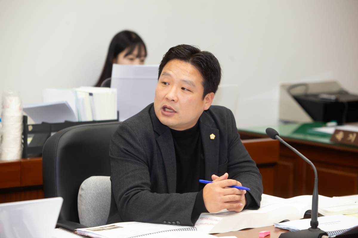 20231129-034[_P7U1240-제272회 제2차 정례회 기획행정위원회 소관 2024년도 예산안 및 기금운용계획안 예비심사 활동.jpg