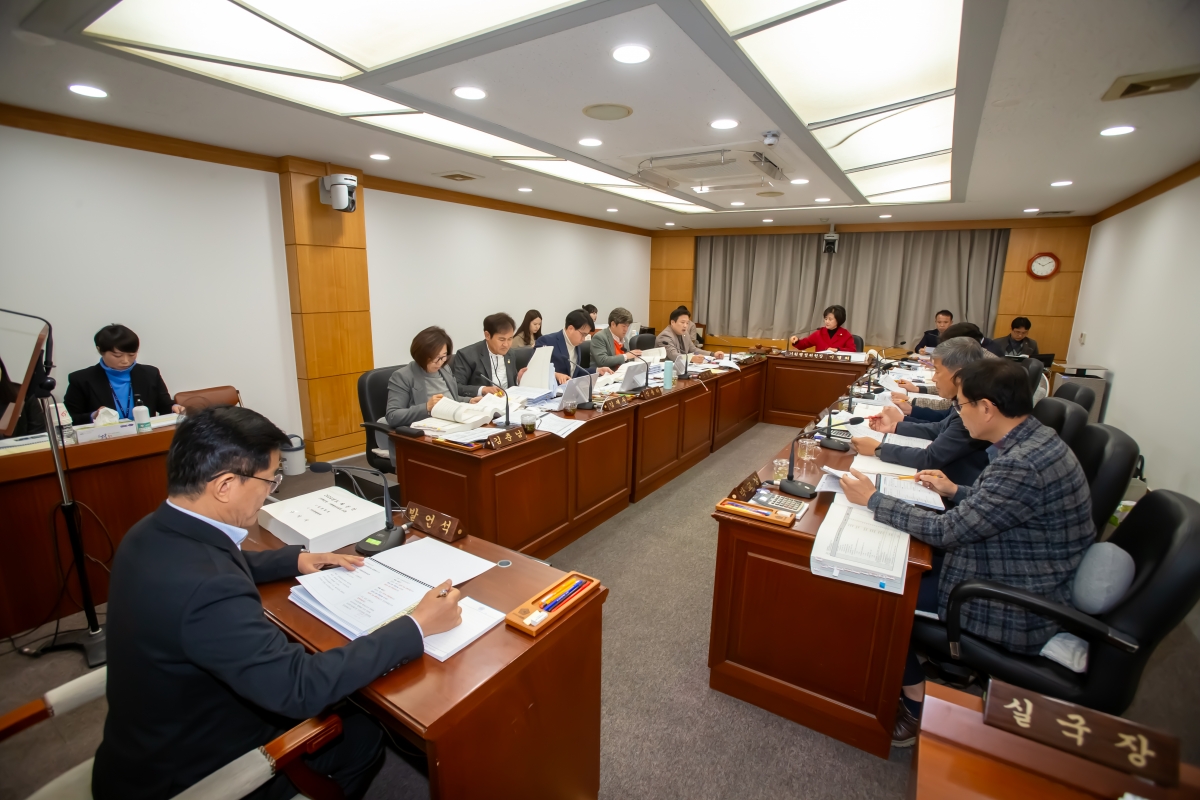 20231130-002[_P7U1394-제272회 제2차 정례회 기획행정위원회 소관 2024년도 예산안 및 기금운용계획안 예비심사 활동.jpg