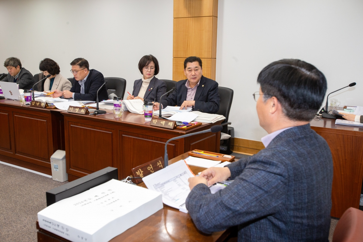 20231207-005[_P7U2225-제272회 제2차 정례회시 예산결산특별위원회 2024년도 예산안 및 기금운용계획안 심사 활동.jpg