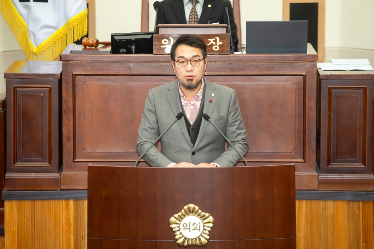 20231213-003[_P7U2884-제272회 제2차 정례회 제2차 본회의시 김근한 의원 5분 자유발언.jpg
