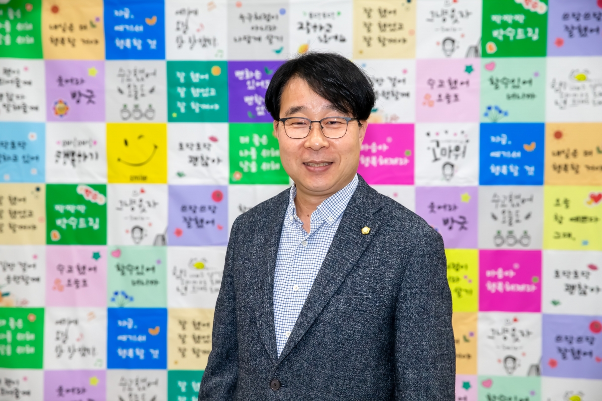 20231213-083[_P7U3145-2023 구미시어린이집 연합회 보육발전 유공 표창 및 보육교직원 힐링 교육.jpg