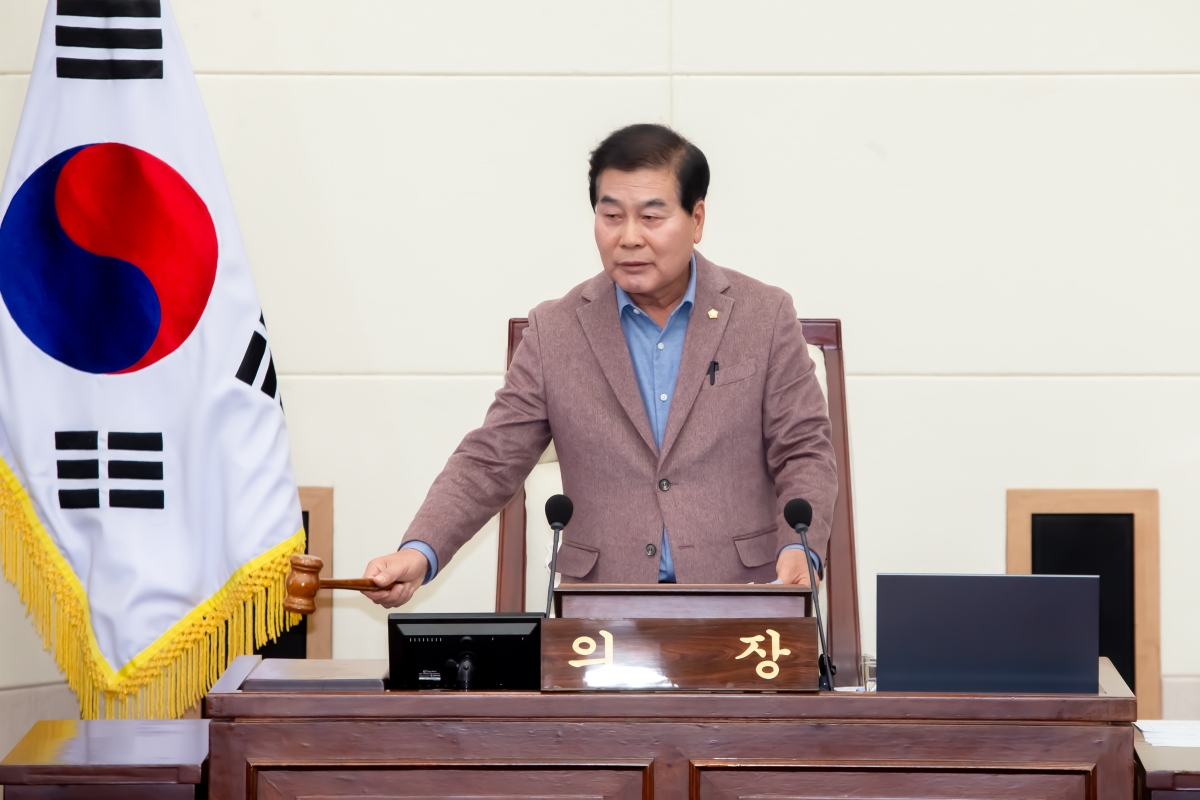 20231219-014[_P7U3524-제272회 제2차 정례회 제3차 본회의시 안주찬 의장 회의주재.jpg