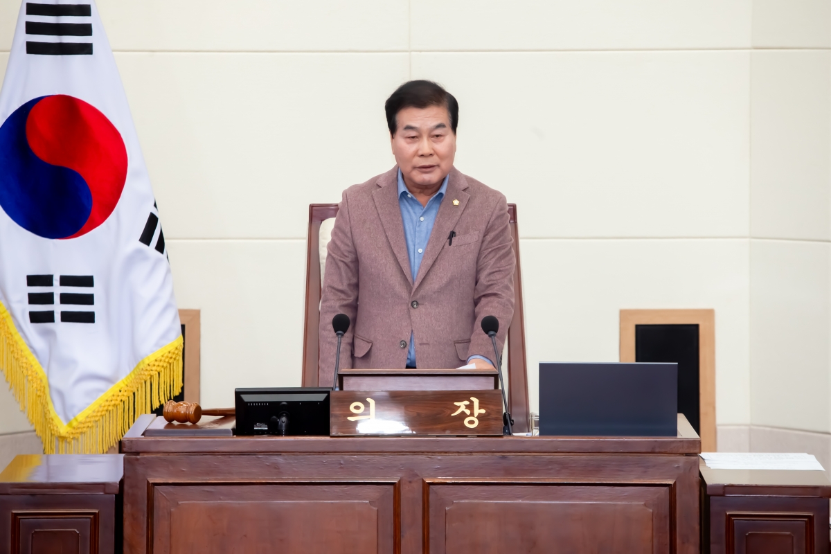 20231219-012[_P7U3520-제272회 제2차 정례회 제3차 본회의시 안주찬 의장 회의주재.jpg