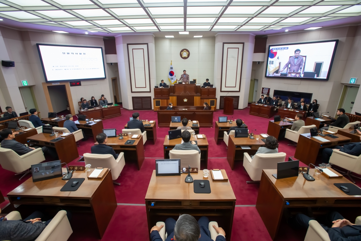 20231219-016[_P7U3538-제272회 제2차 정례회 제3차 본회의시 안주찬 의장 회의주재.jpg
