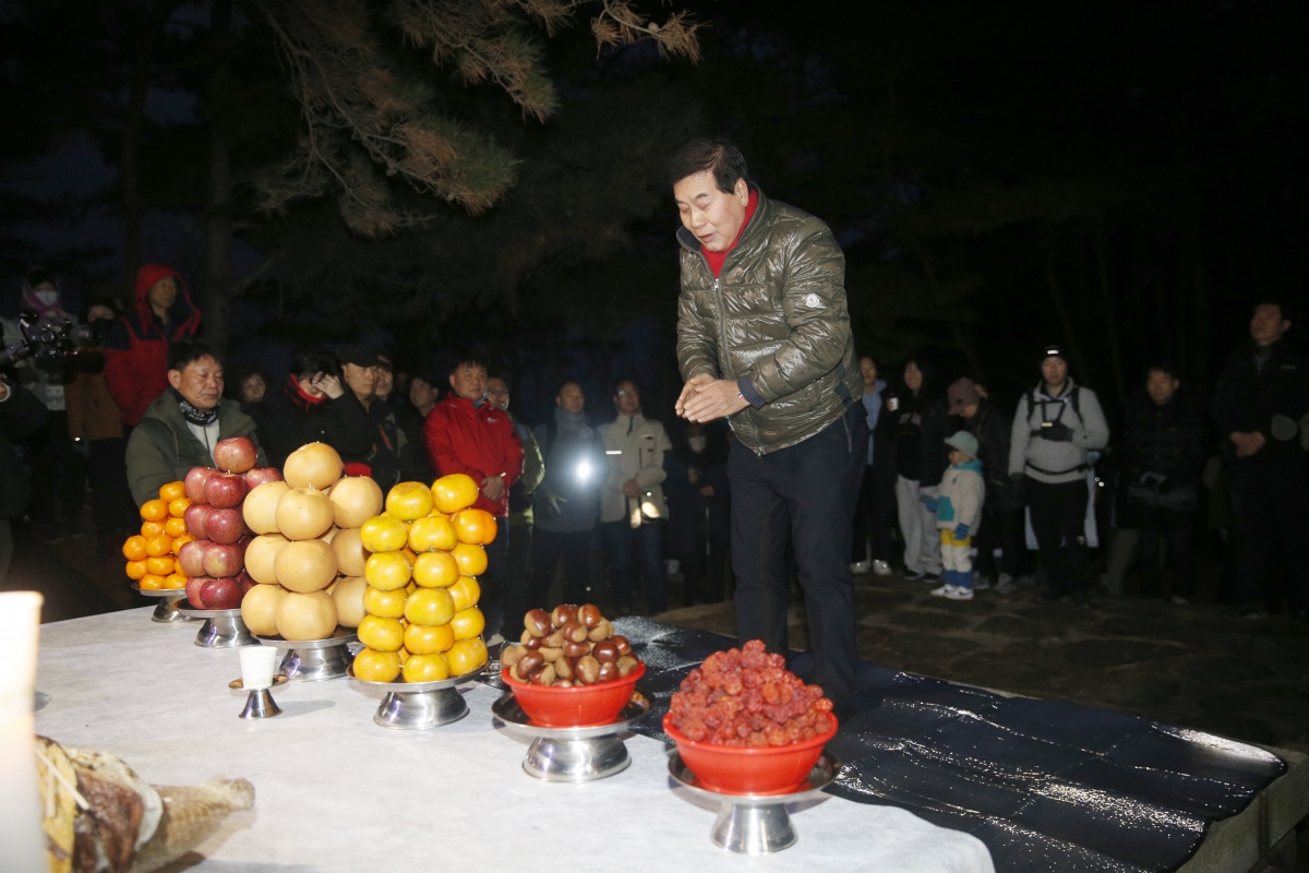 20240101-092[_P7U8641 복사-2024년 천생산 해맞이 및 시민 안녕기원제.jpg