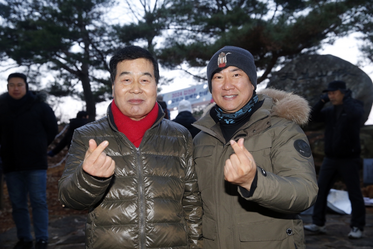 20240101-113[_P7U8726 복사-2024년 천생산 해맞이 및 시민 안녕기원제.jpg