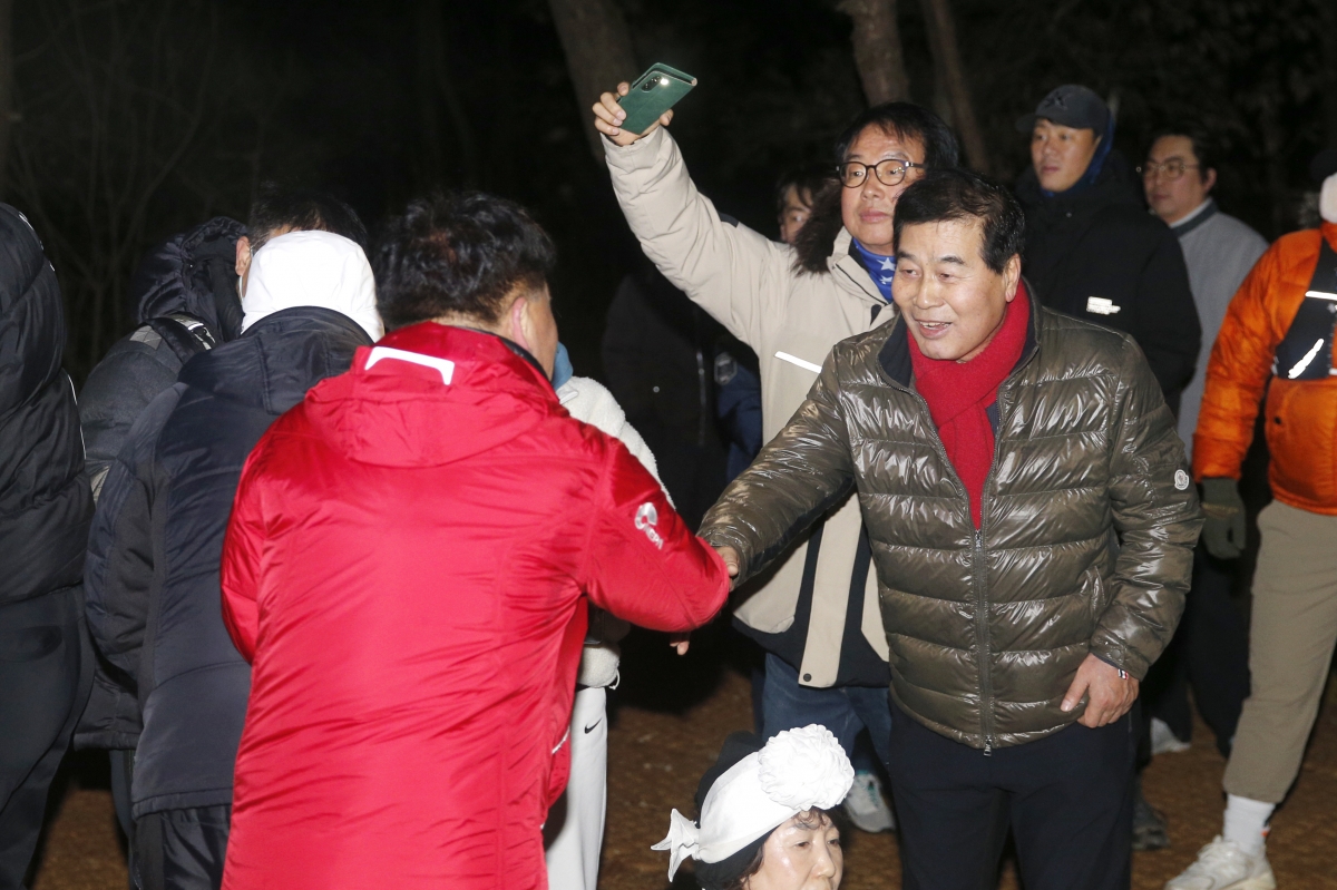 20240101-082[_P7U8601 복사-2024년 천생산 해맞이 및 시민 안녕기원제.jpg