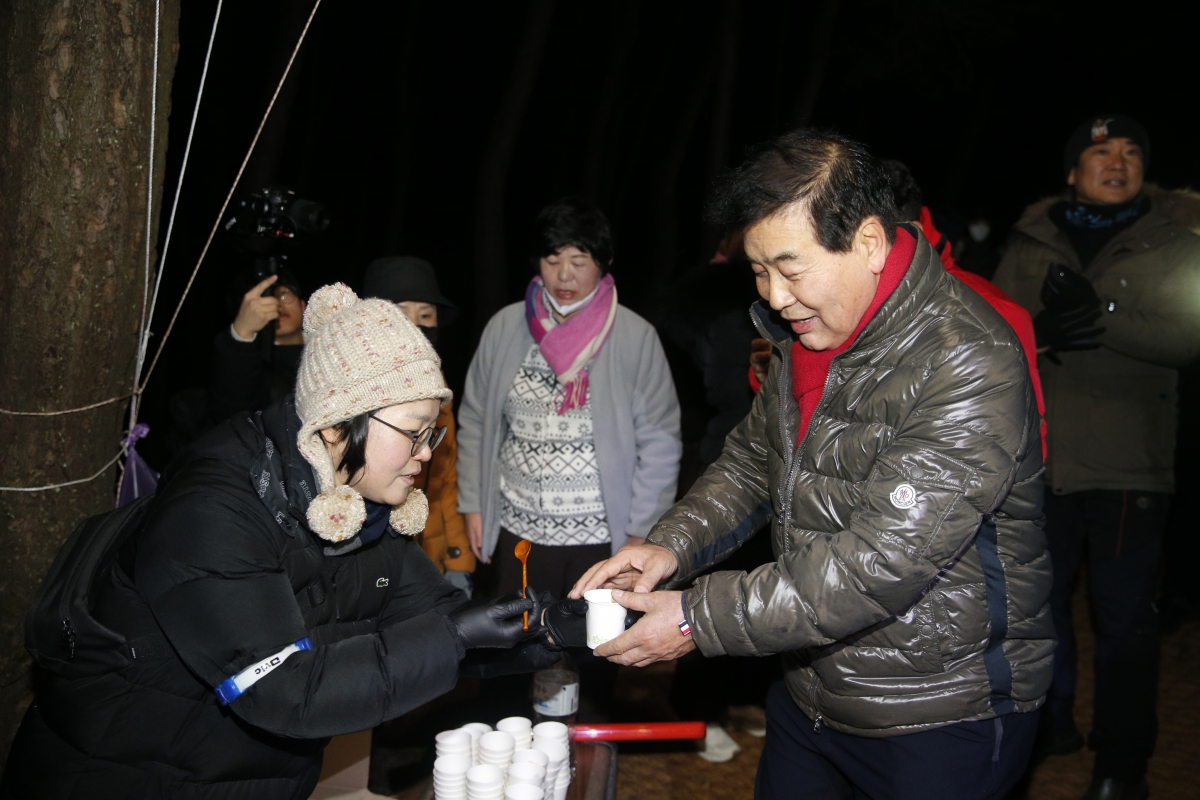 20240101-083[_P7U8607 복사-2024년 천생산 해맞이 및 시민 안녕기원제.jpg