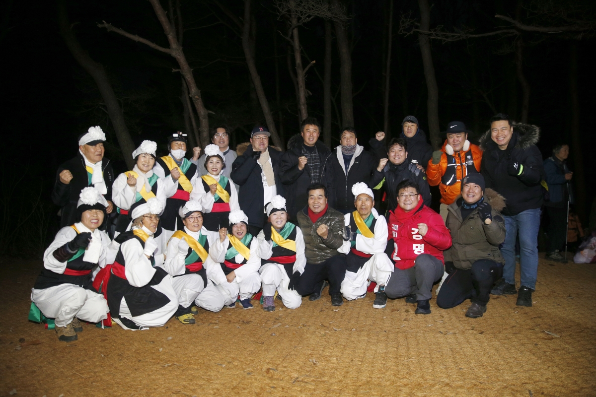 20240101-087[_P7U8626 복사-2024년 천생산 해맞이 및 시민 안녕기원제.jpg