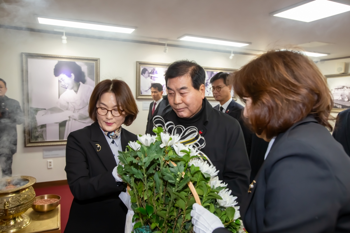 20240102-004[_P7U8783-2024년 새해 박정희 대통령 생가 참배.jpg