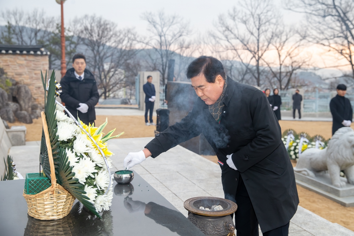 20240102-037[_P7U8865-2024년 새해 충혼탑 참배.jpg