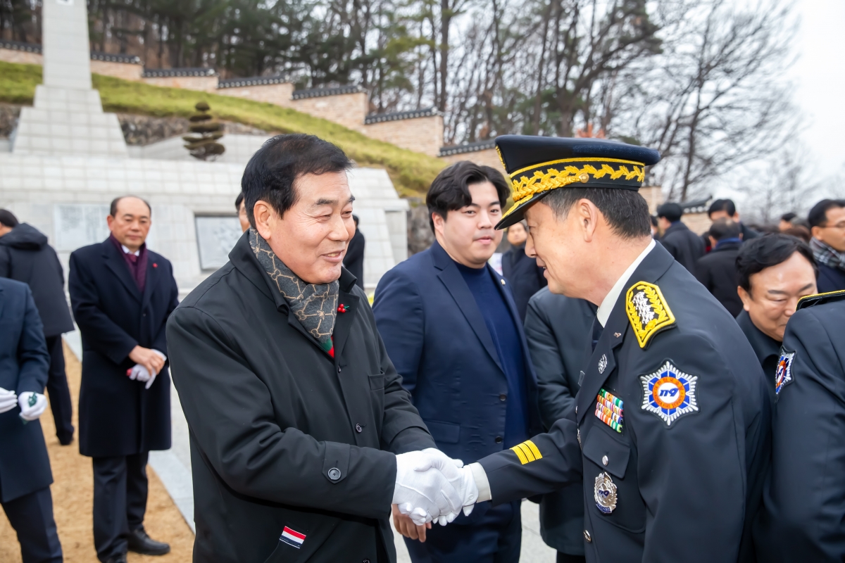 20240102-032[_P7U8849-2024년 새해 충혼탑 참배.jpg