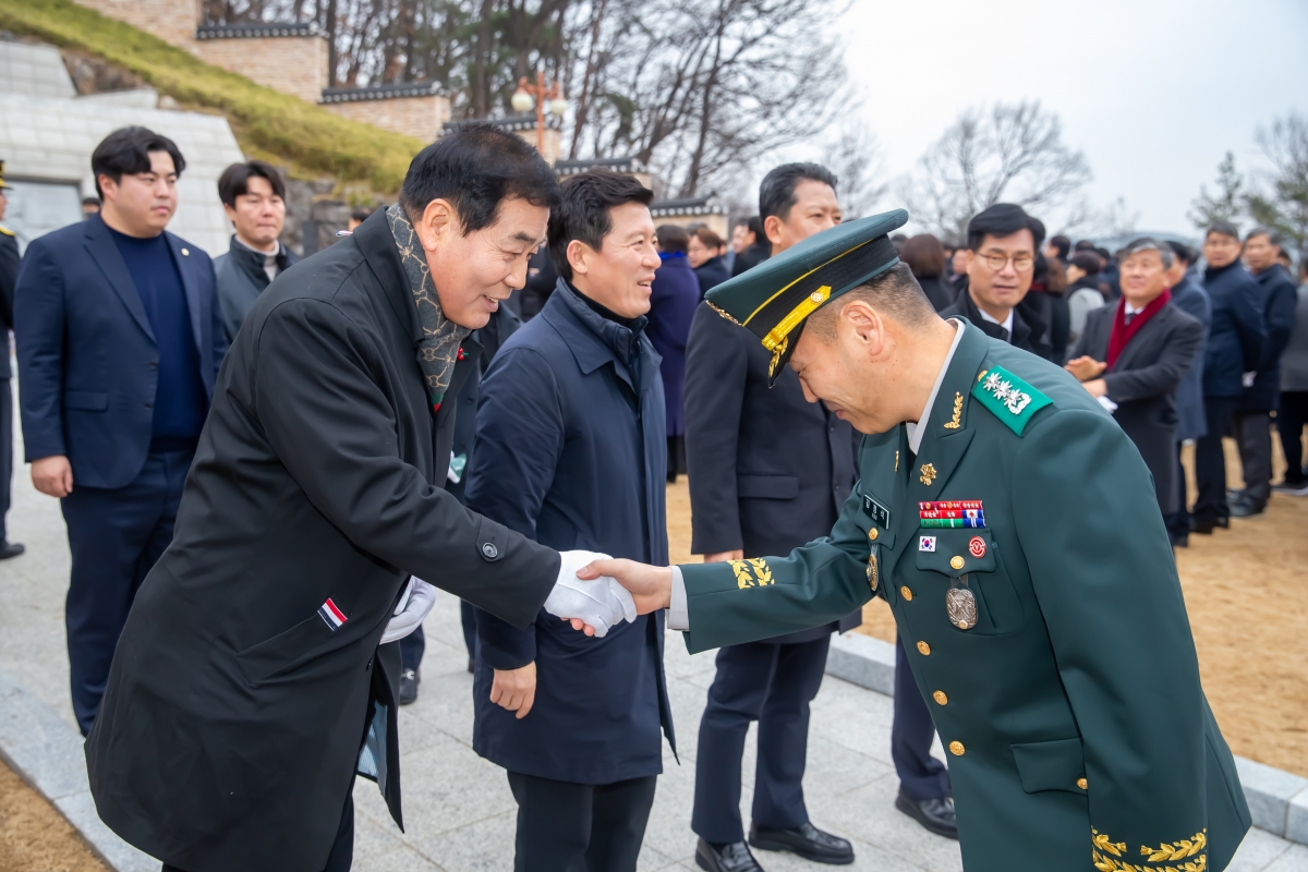 20240102-033[_P7U8855-2024년 새해 충혼탑 참배.jpg