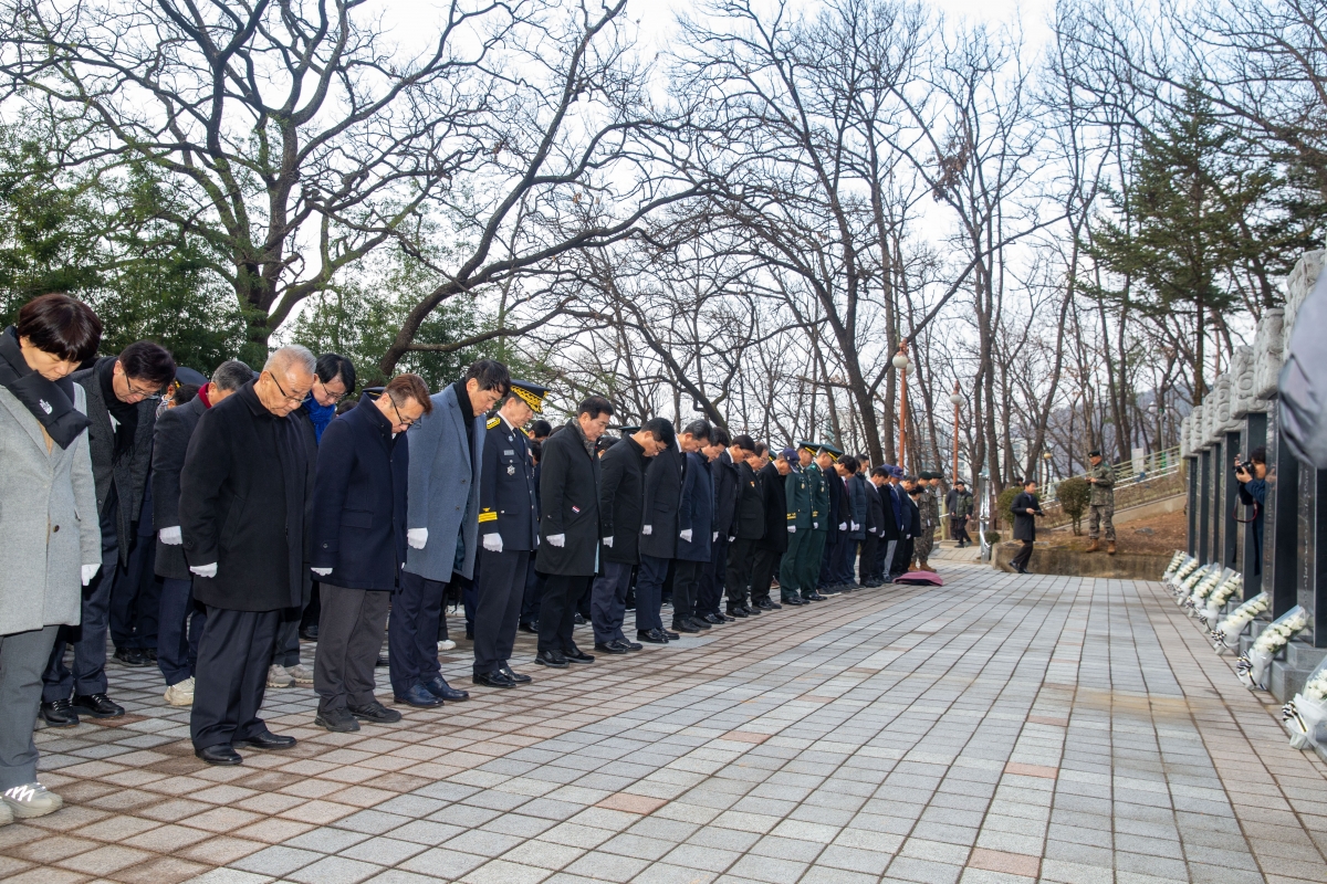 20240102-076[_P7U8941-2024년 새해 충혼탑 참배.jpg
