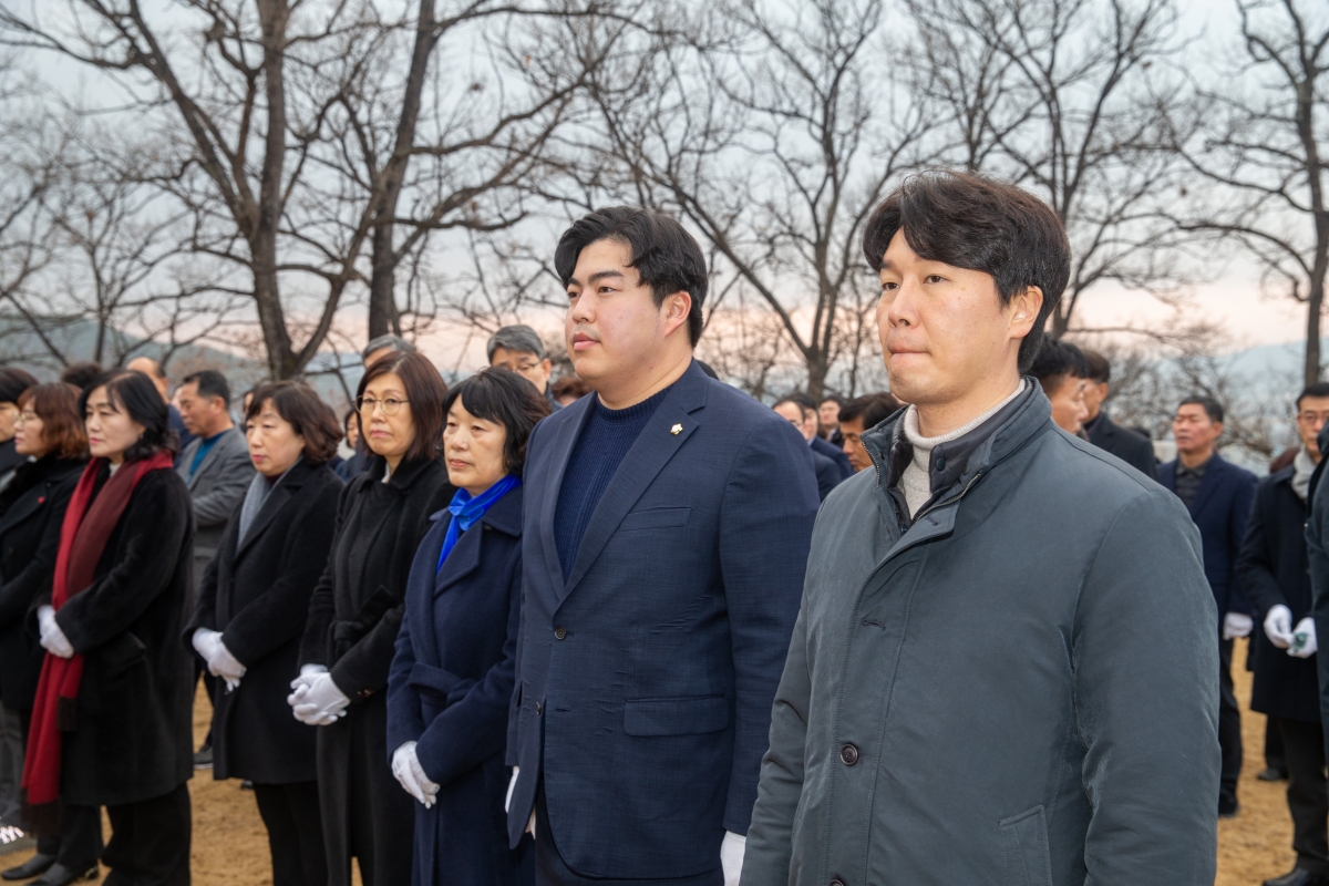 20240102-072[_P7U8932-2024년 새해 충혼탑 참배.jpg