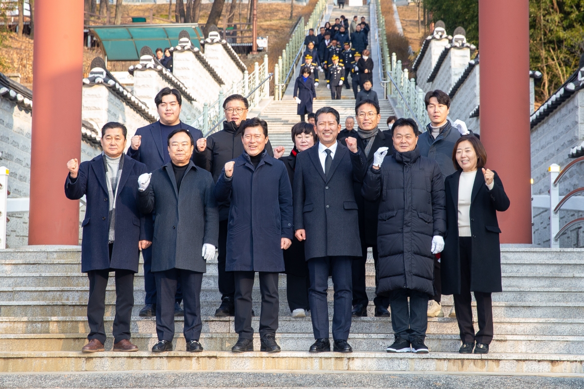 20240102-079[_P7U8952-2024년 새해 충혼탑 참배.jpg