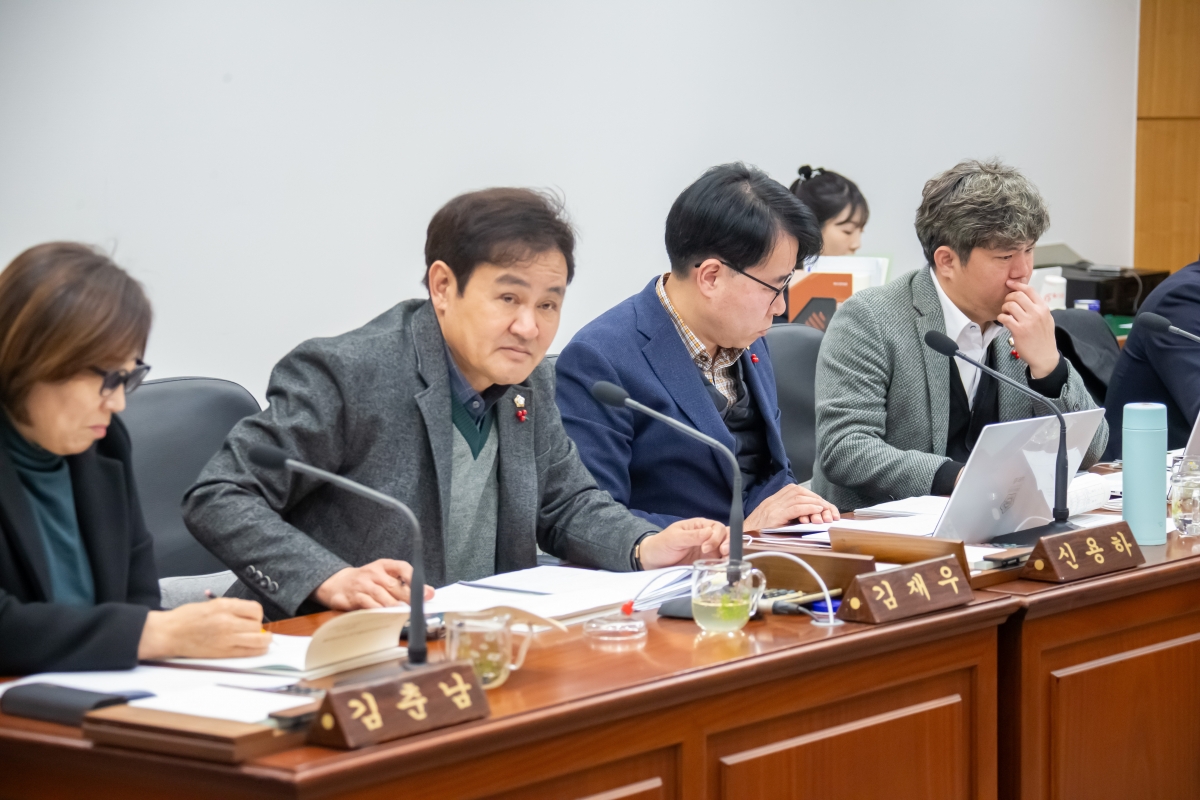 20240117-022[_P7U9521-제273회 임시회 기획행정위원회조례안 심사 활동.jpg
