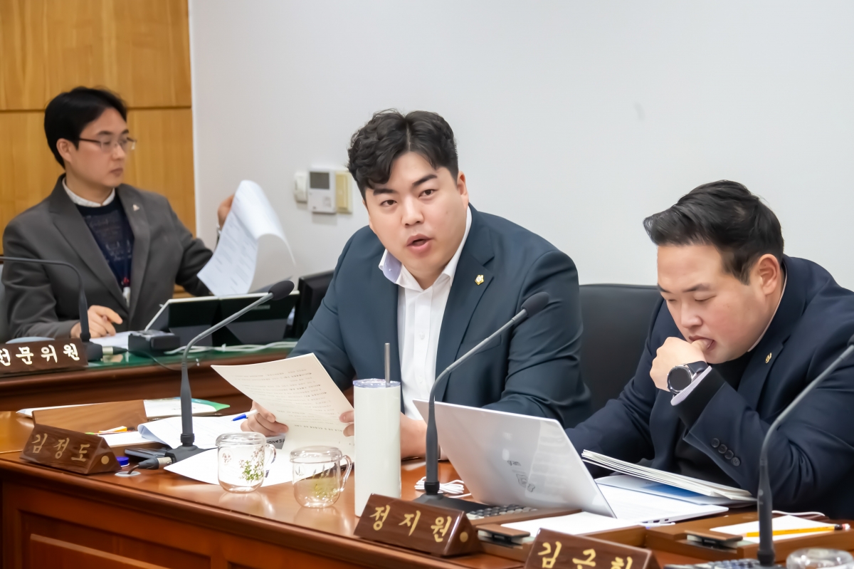 20240117-007[_P7U9481-제273회 임시회 기획행정위원회조례안 심사 활동.jpg