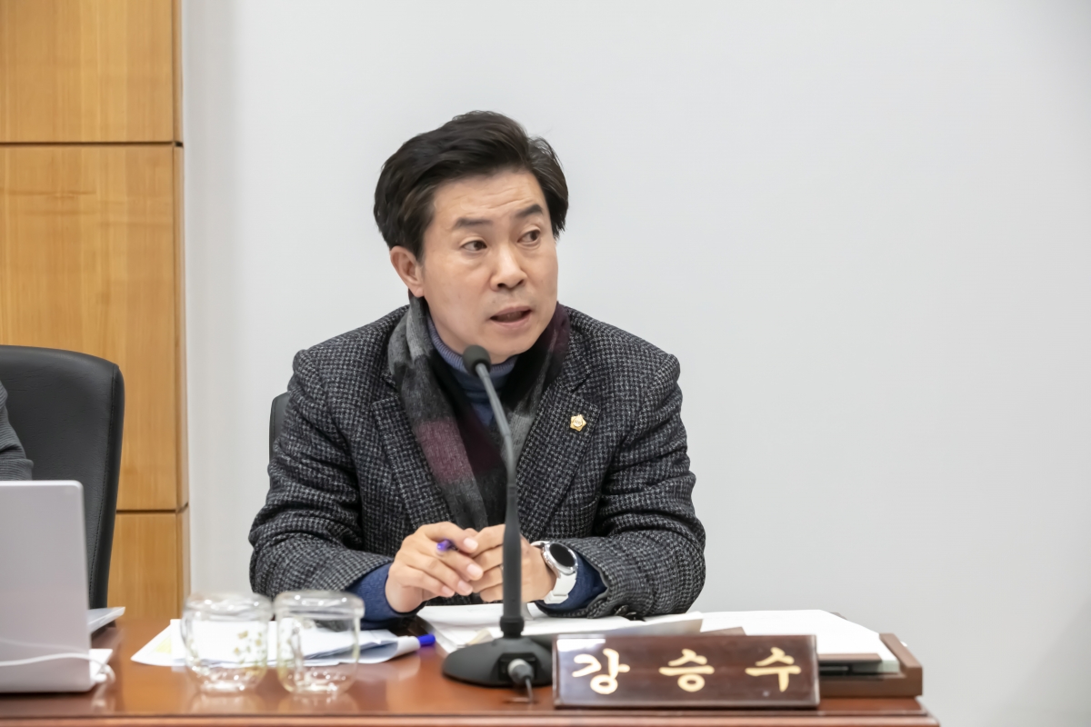 20240117-046[IMG_9084-제273회 임시회 산업건설위원회 조례안 심사활동.jpg