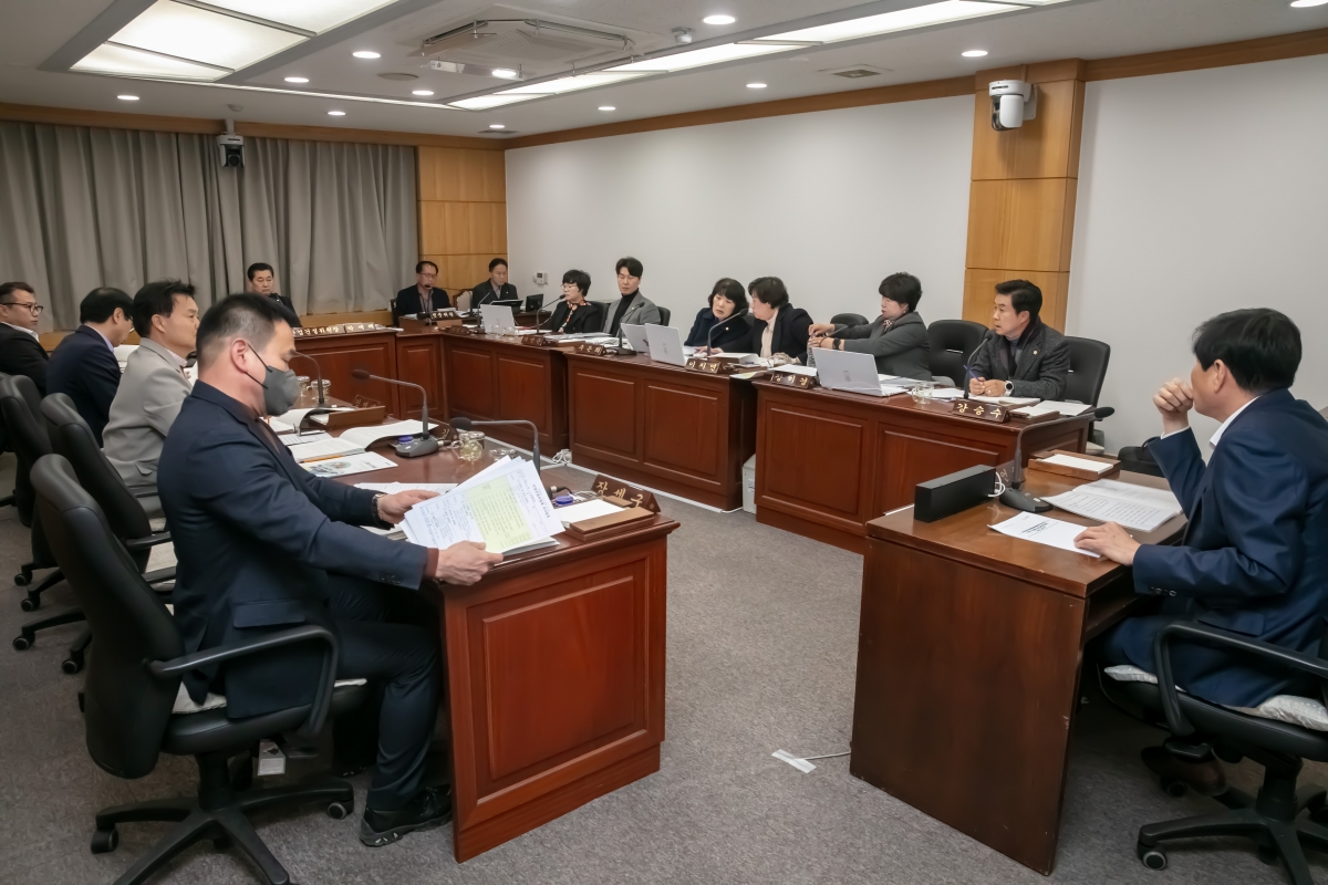20240117-031[IMG_9094-제273회 임시회 산업건설위원회 조례안 심사활동.jpg