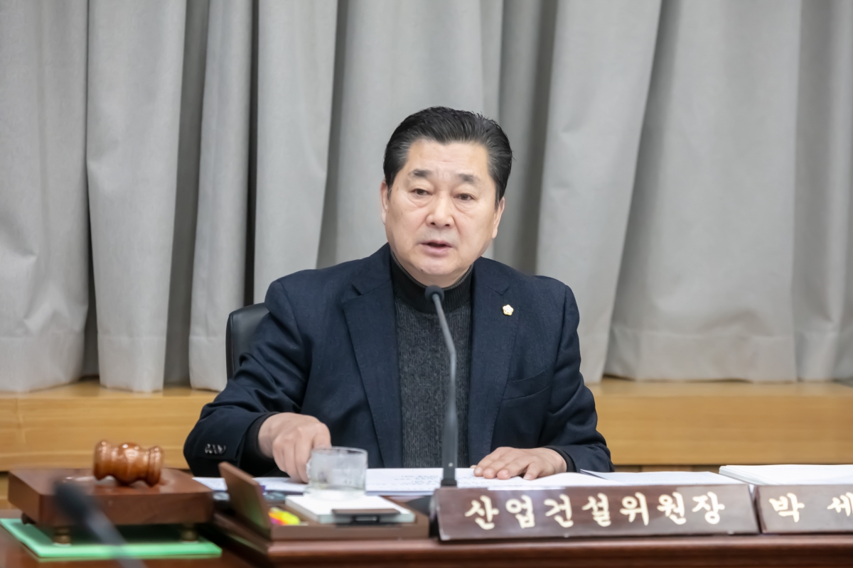 20240117-041[IMG_9047-제273회 임시회 산업건설위원회 조례안 심사활동.jpg