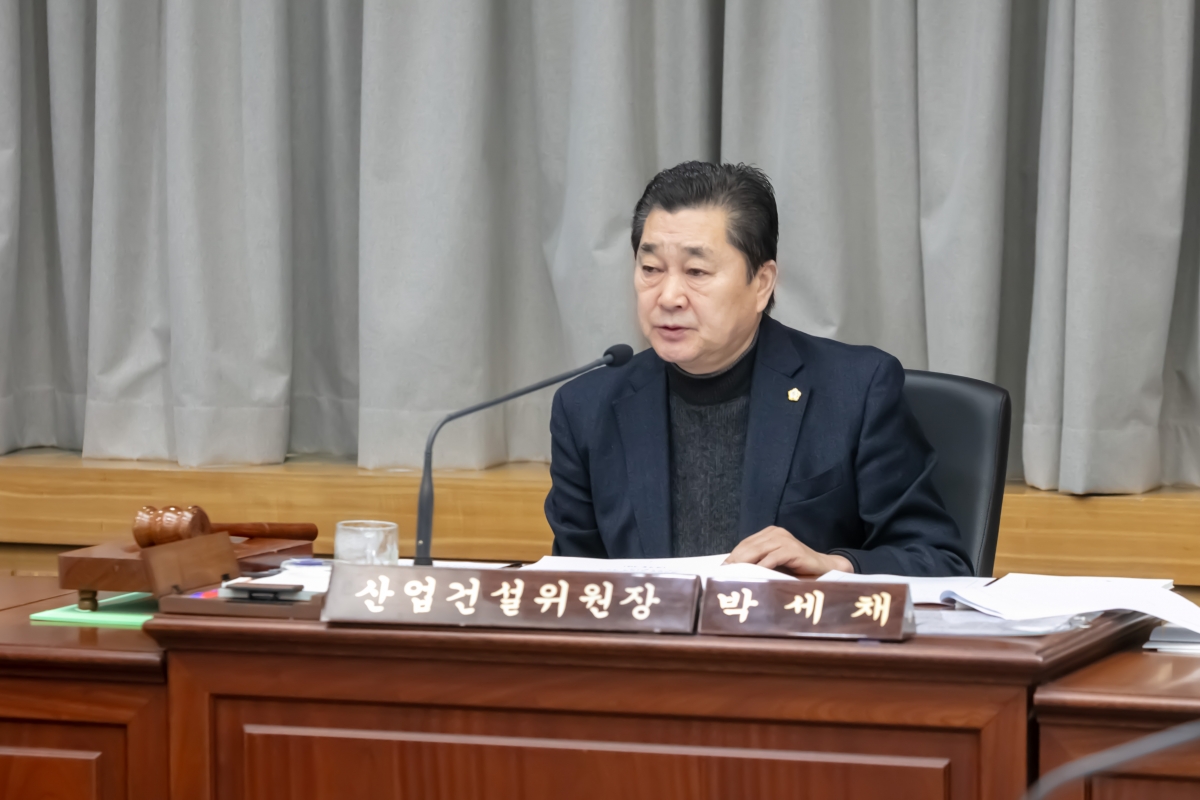 20240117-056[IMG_9138-제273회 임시회 산업건설위원회 조례안 심사활동.jpg