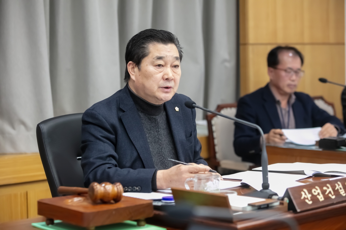 20240117-063[IMG_9202-제273회 임시회 산업건설위원회 조례안 심사활동.jpg