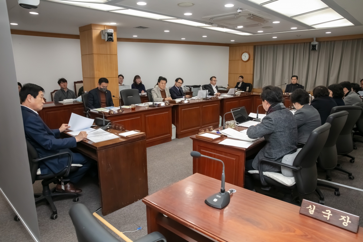 20240117-029[IMG_9089-제273회 임시회 산업건설위원회 조례안 심사활동.jpg