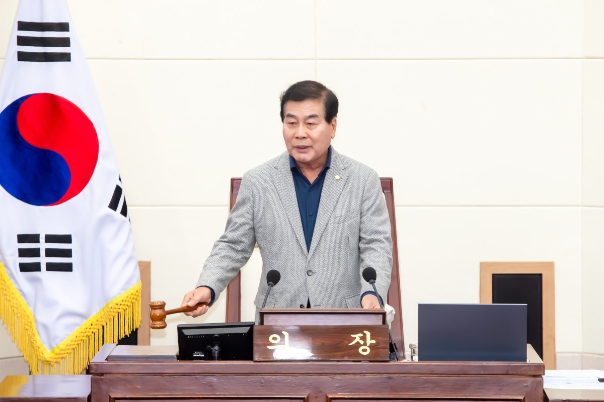 20240119-001[_P7U9685-제273회 임시회 제2차 본회의시 안주찬 의장 회의주재.jpg