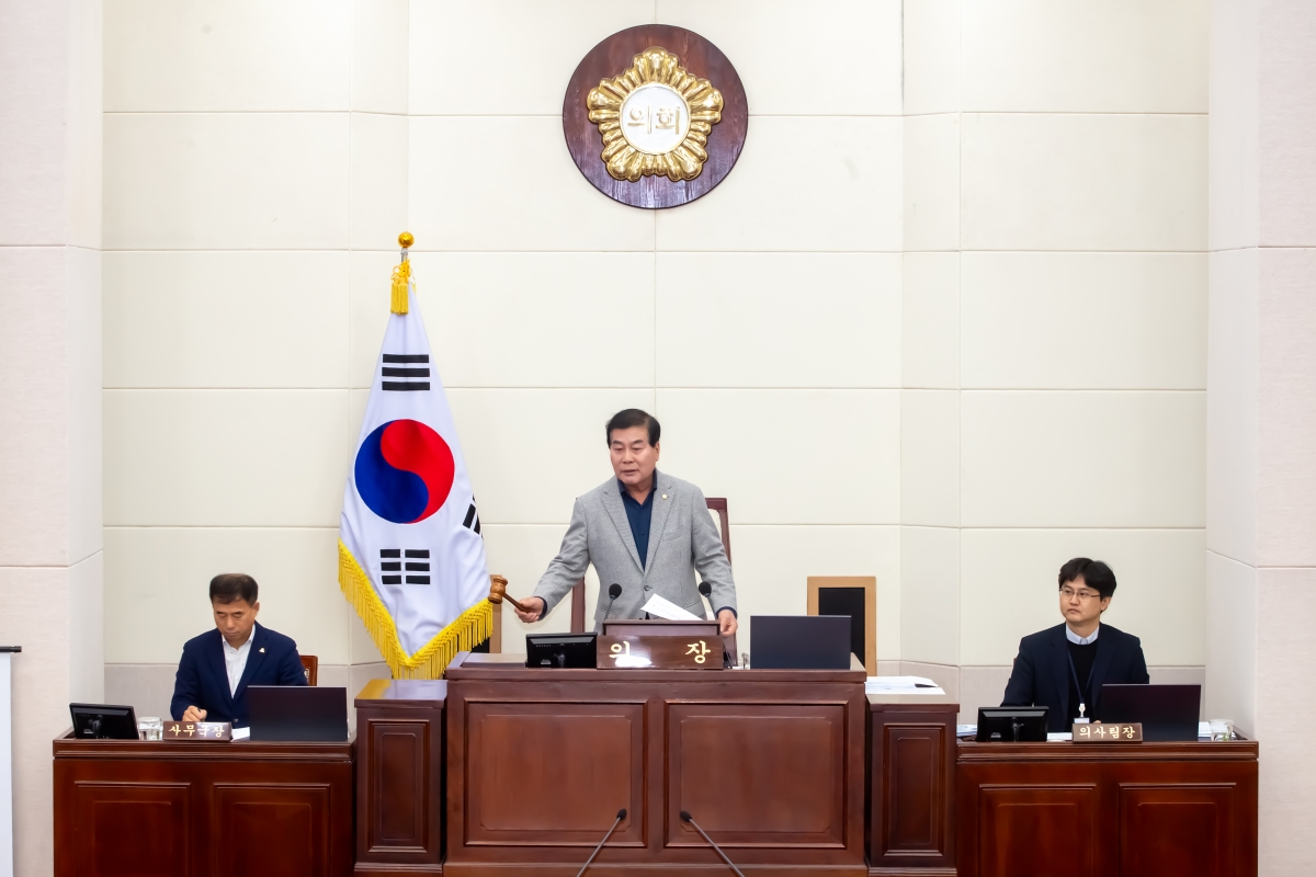 20240119-002[_P7U9688-제273회 임시회 제2차 본회의시 안주찬 의장 회의주재.jpg