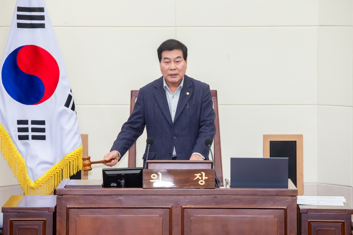 20240123-013[_P7U0343-제273회 임시회 제4차 본회의시 안주찬 의장 회의주재.jpg