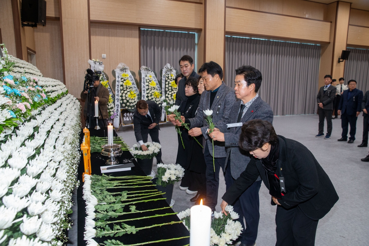 20240202-014[_P7U1002-문경 공장 화재사고 구미소방서 합동분향소 조문.jpg