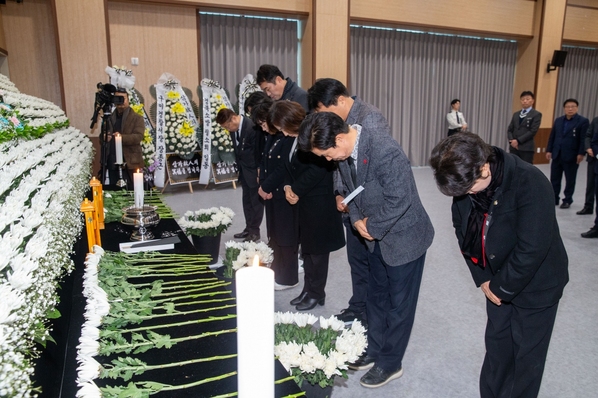 20240202-021[_P7U1012-문경 공장 화재사고 구미소방서 합동분향소 조문.jpg