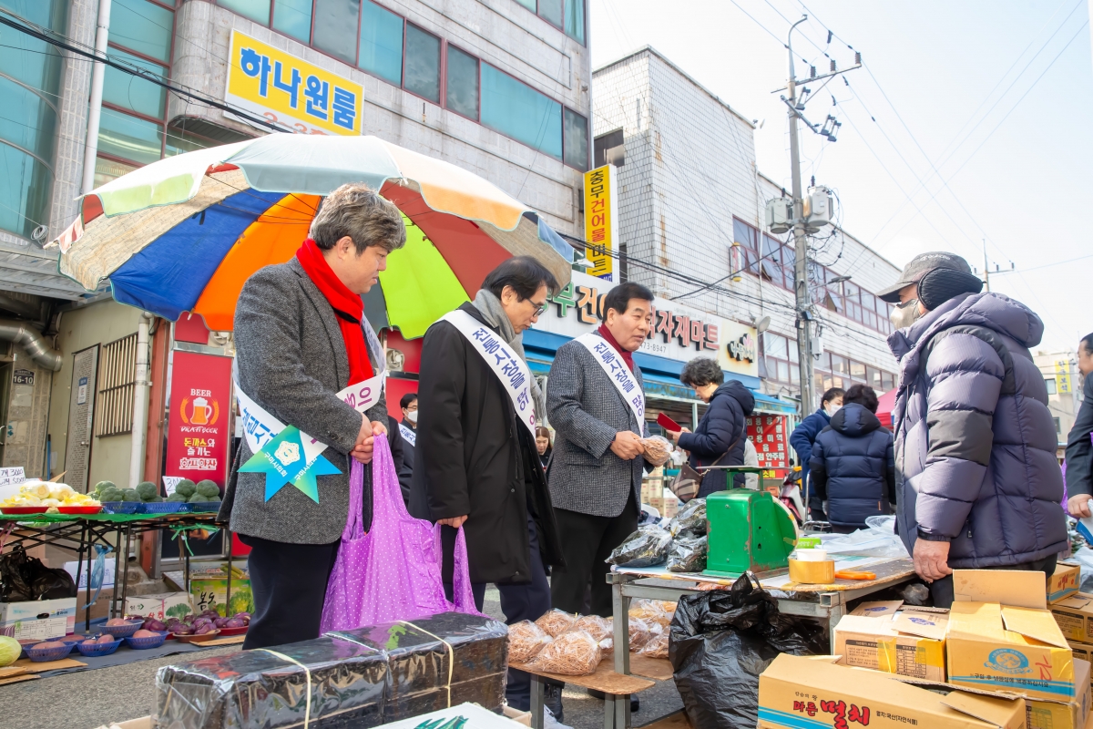 20240207-048[_P7U1314-설맞이 전통시장 장보기 행사-인동시장.jpg