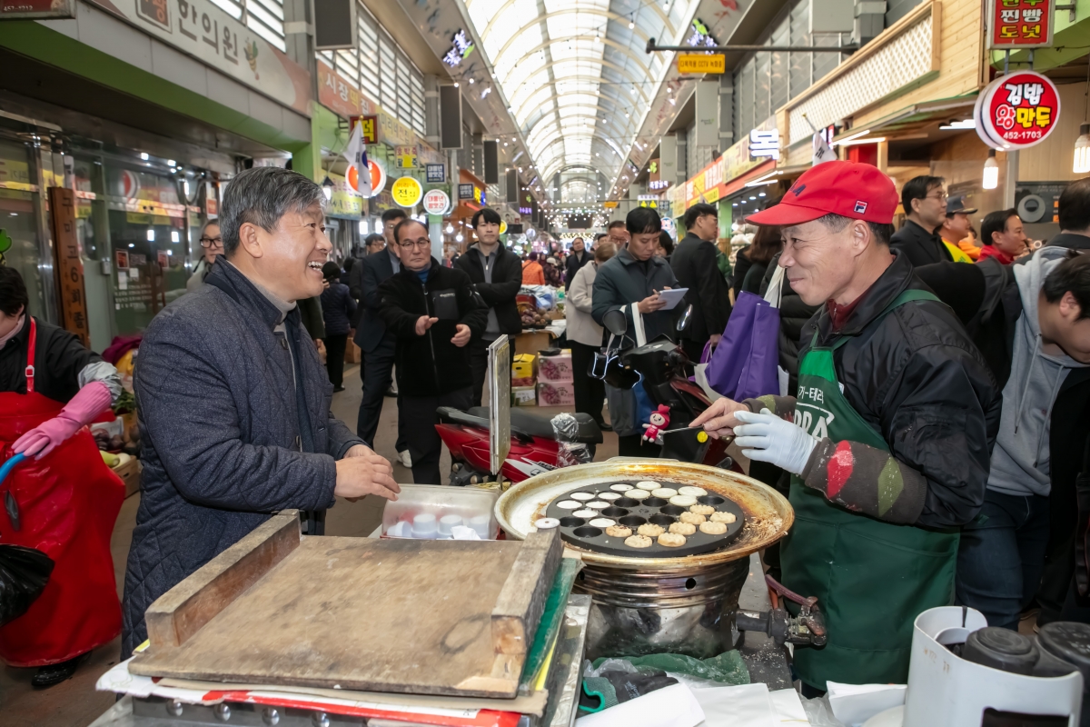 20240207-066[IMG_9489-설맞이 전통시장 장보기 행사 및 간담회-새마을중앙시장.jpg